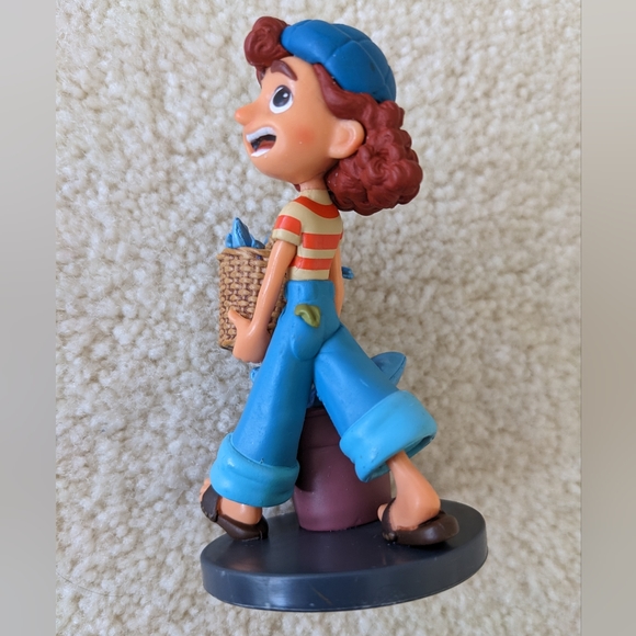 Disney Giulia Luca figurine carrying fish Pixar toy cake topper - Picture 2 of 5